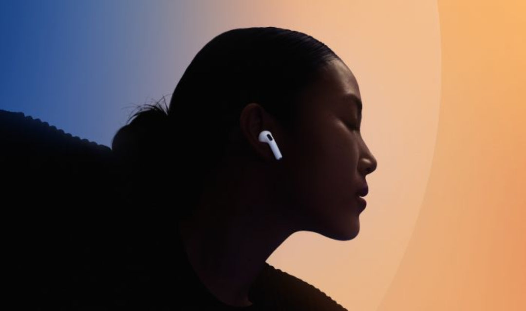 Apple AirPods (4th Generation) with Active Noise Cancellation – USB‑C, Wireless Charging Case – White